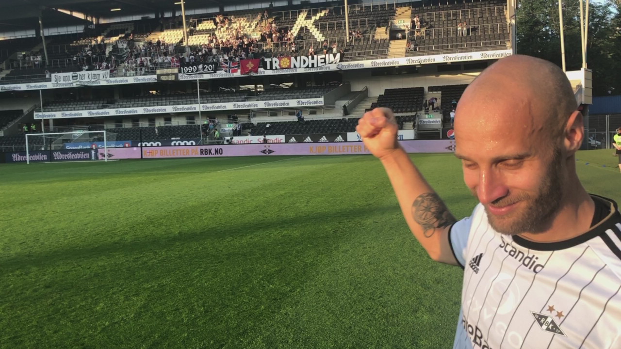 Takker publikum for støtten mot BATE